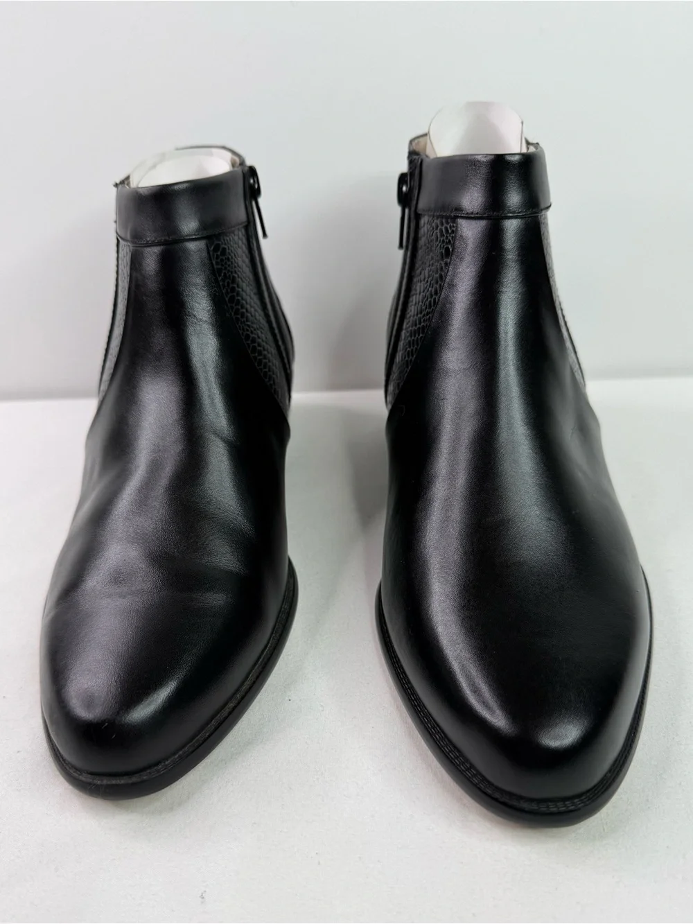 Elegante Leather Ankle Zipper Boots Made in Spain Size 7